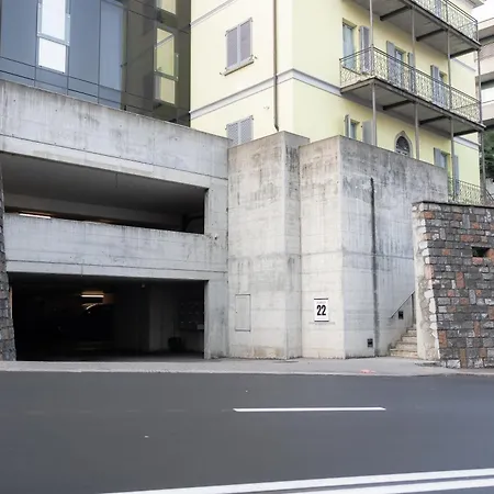 Deluxe Urban 17 - Free Parking Apartment
